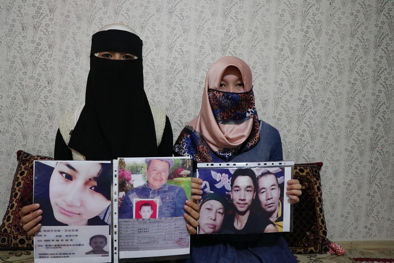 Ailelerinden haber alamayan Doğu Türkistanlı Müslümanlar: Sessiz kalmayın!